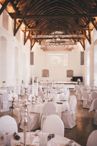 RENT EVENT Straubing - Veranstaltungs­verleih & Event-Equipment. Vermietung von professionellem Event-Equipment für Hochzeiten, Geburtstage, Galaveranstaltungen oder Firmenevents in Straubing und Umgebung.